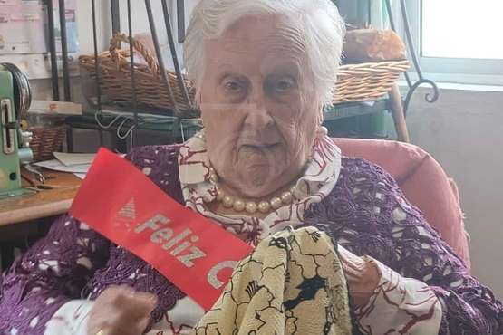 Antonia Teresa Santana, una teldense de 101 años, que sigue cosiendo y se vale por sí misma/TA.